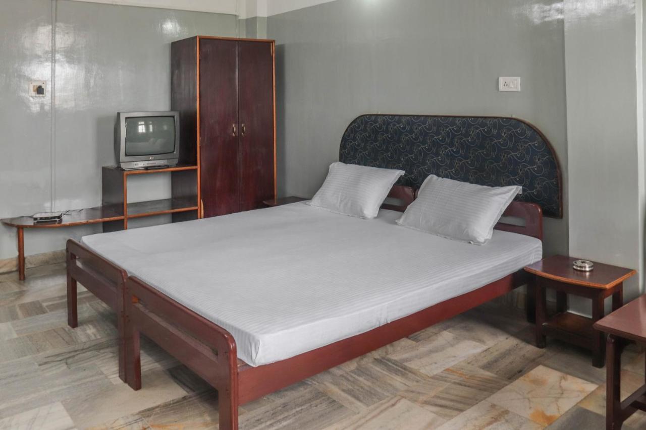 Spot On 49477 Hotel Galaxy Dimāpur Esterno foto