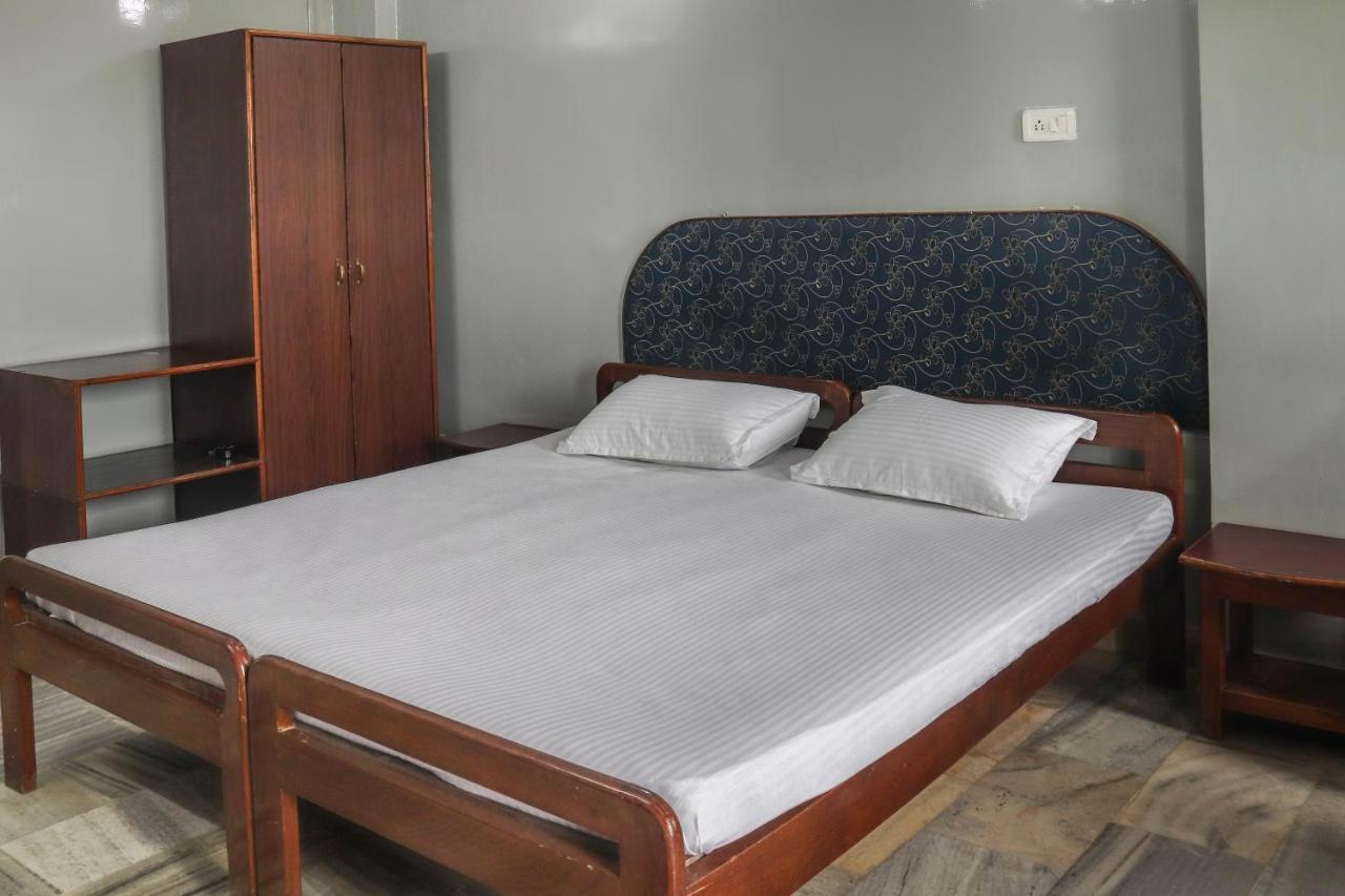 Spot On 49477 Hotel Galaxy Dimāpur Esterno foto